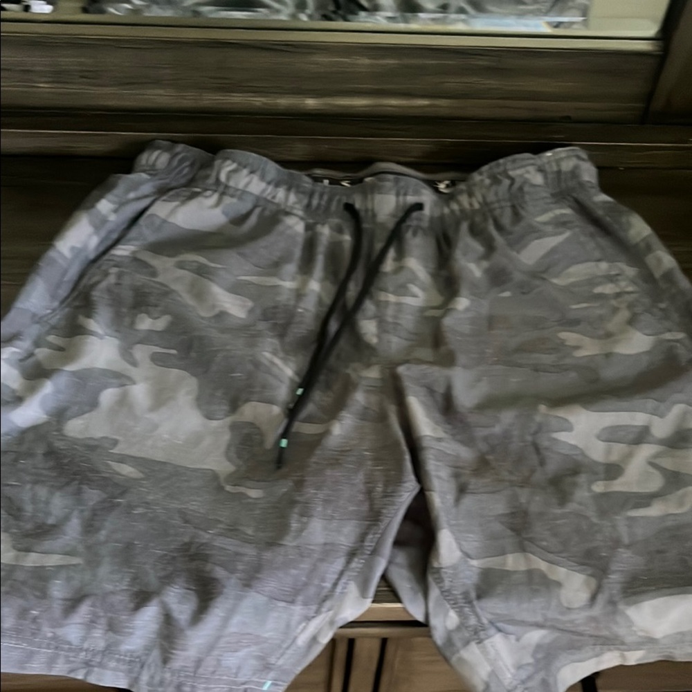 VISSLA Gray Camouflage Shorts